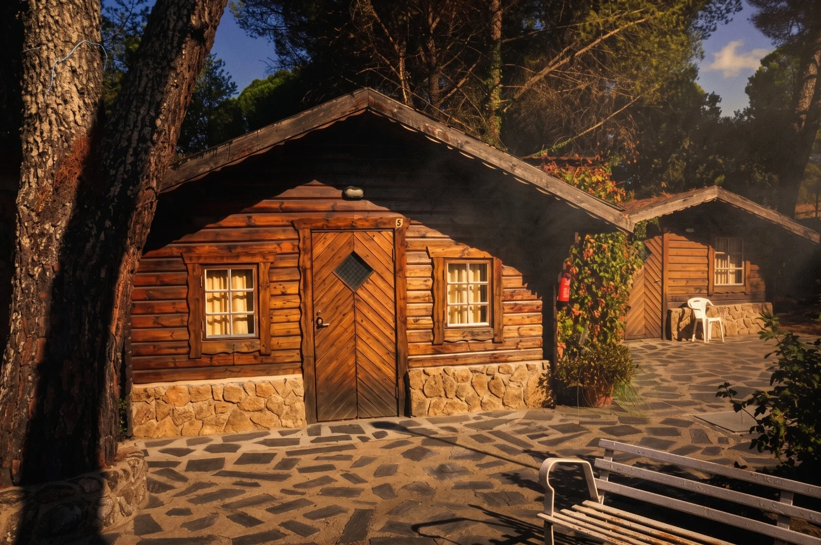 Una de las cabañas de madera