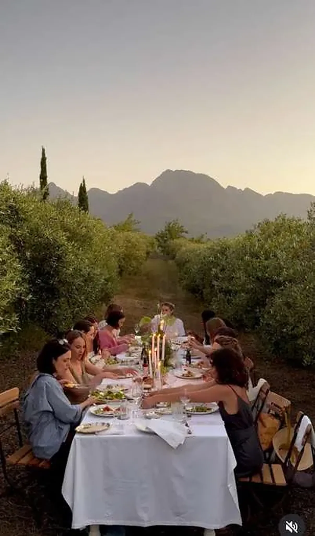 La cena larga del primer día
